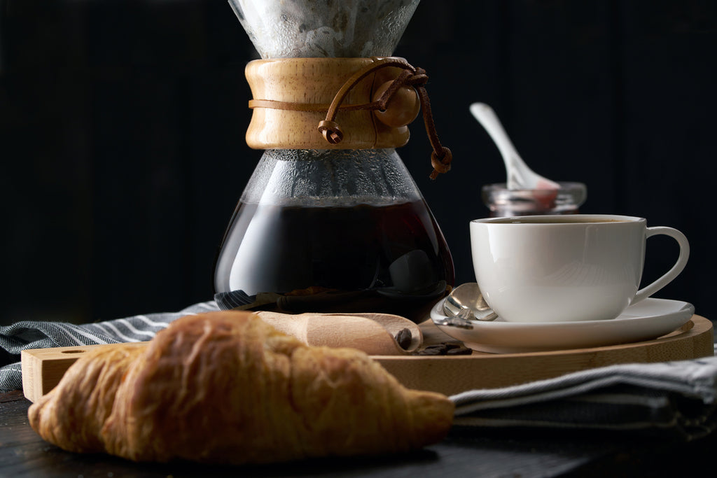 https://majestycoffee.com/cdn/shop/articles/breakfast_chemex_1024x.jpg?v=1682668229