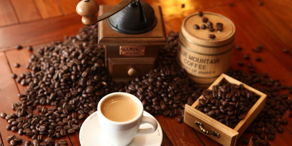 coffee grinder with coffee accessories